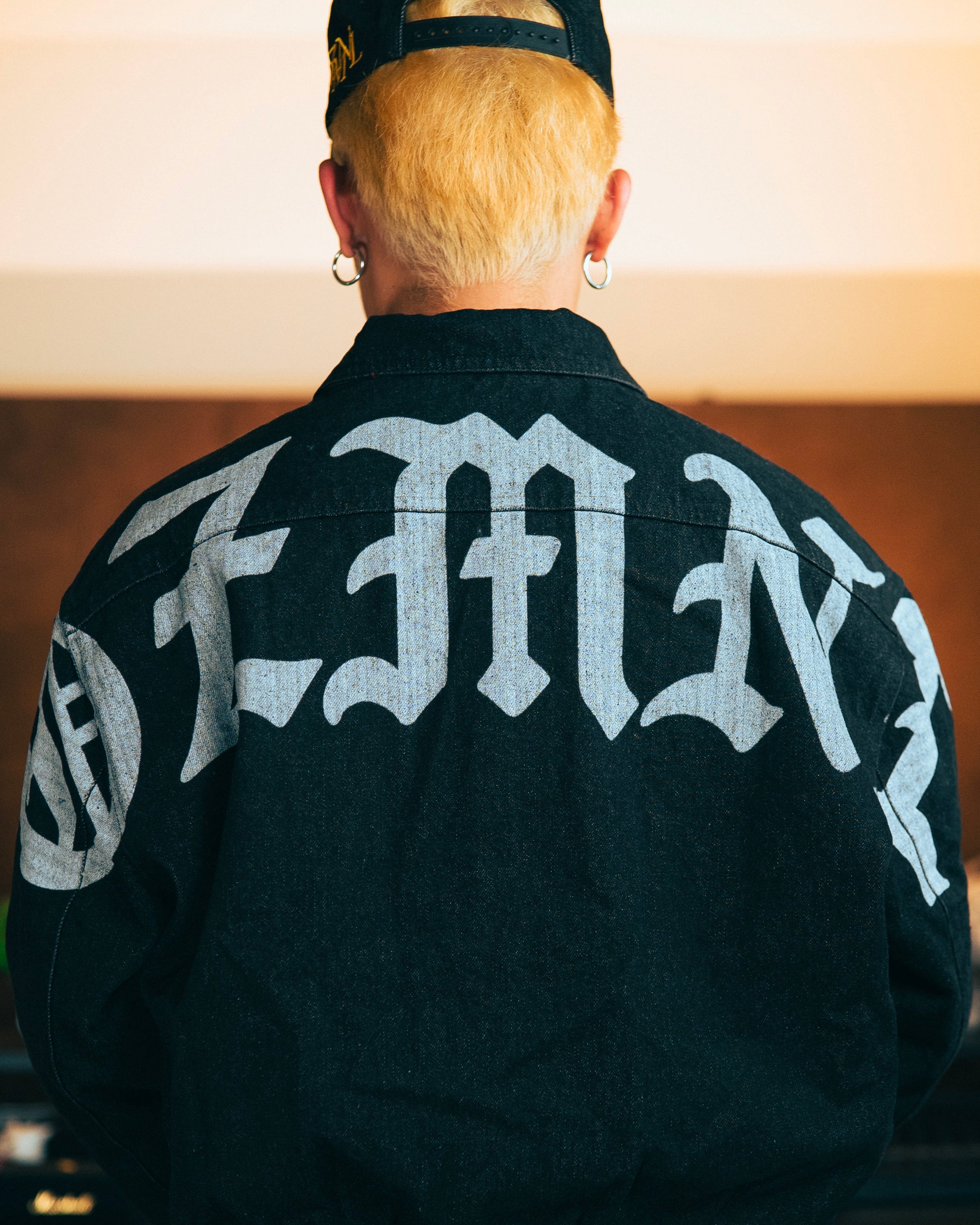 “iLustrado” Clasp Buckle Jacket