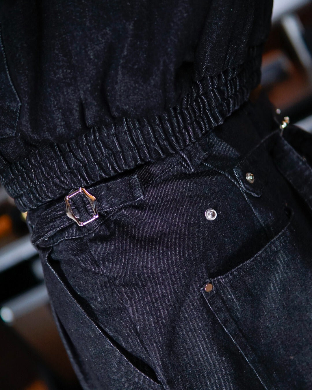 “iLustrado” Clasp Buckle Pants