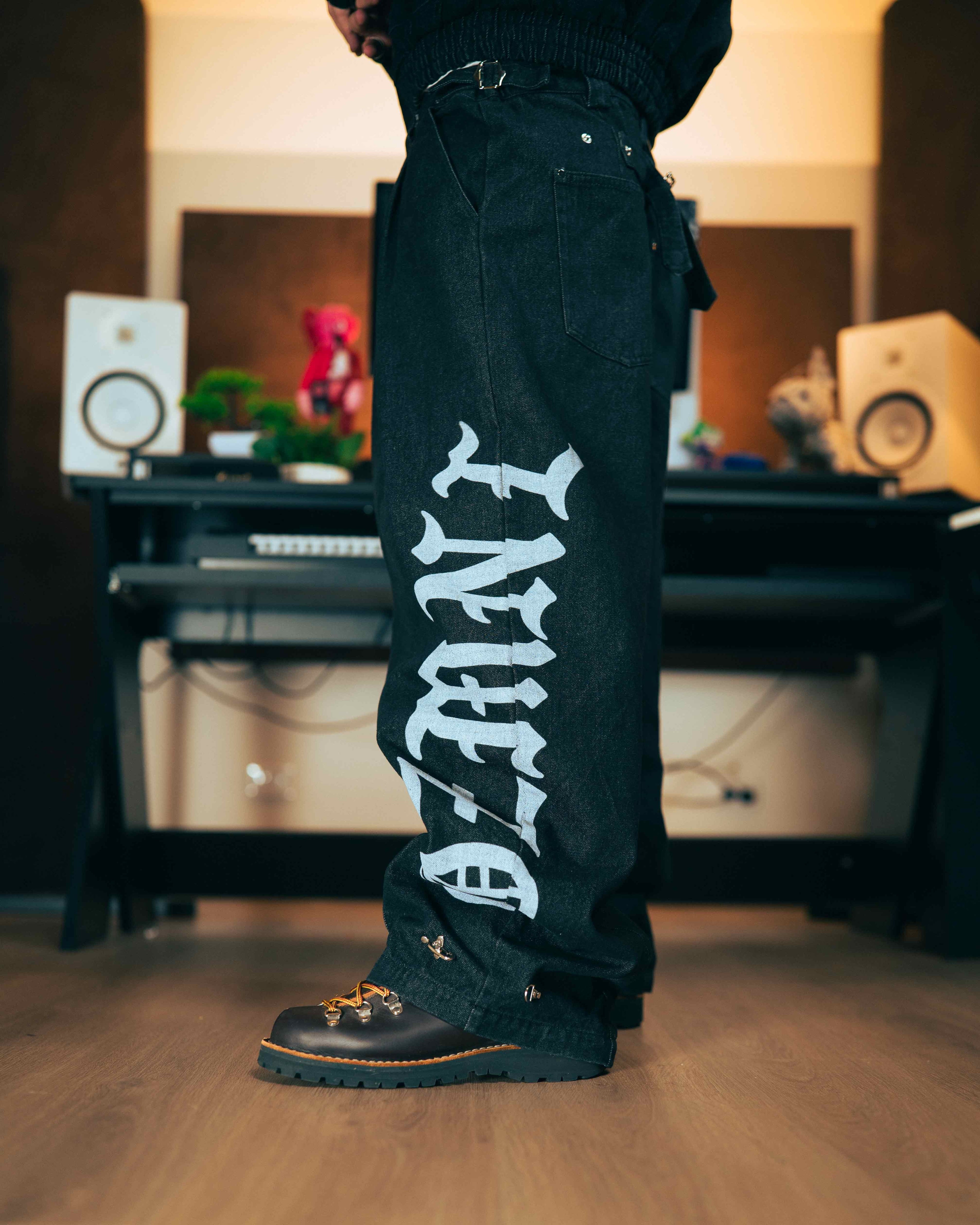 “iLustrado” Clasp Buckle Pants